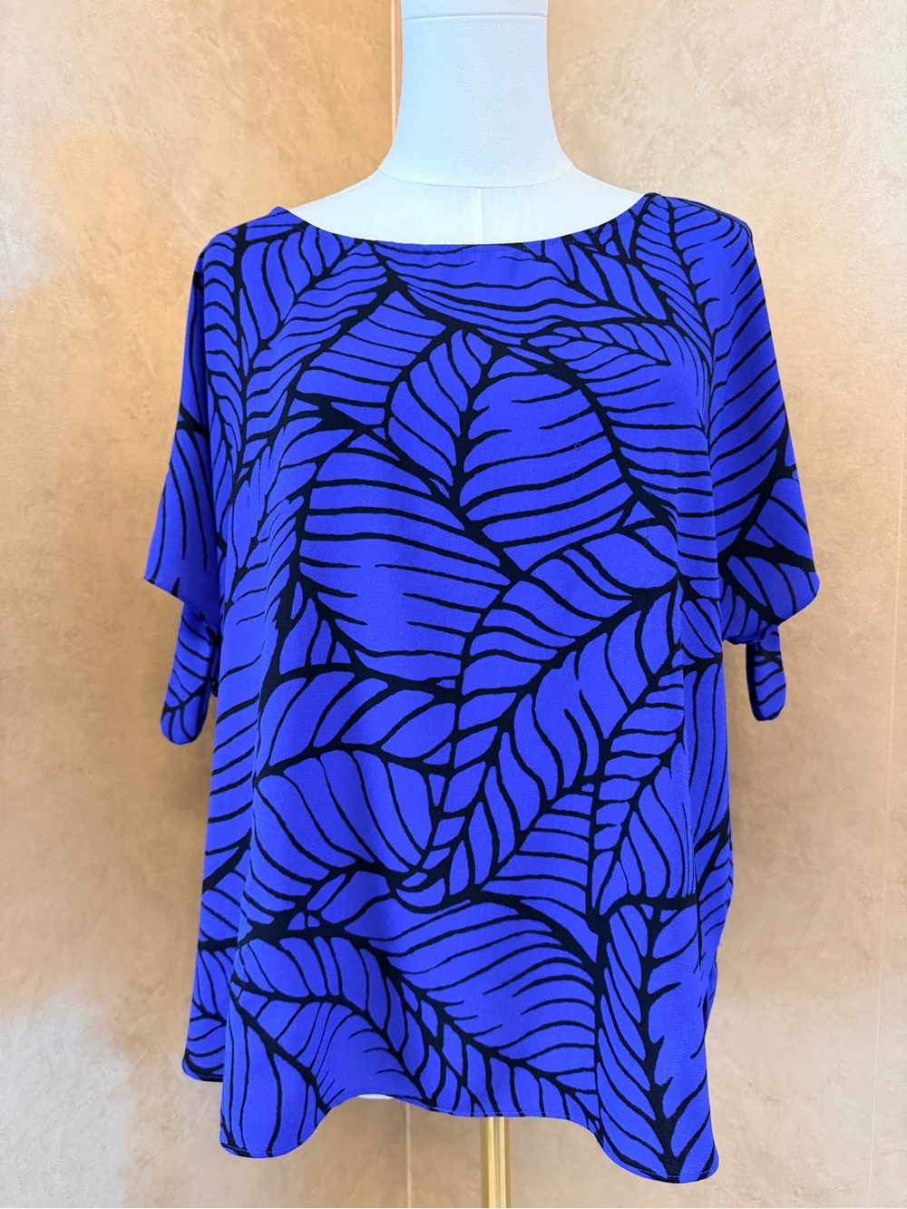 Apt. 9 Bold Blue and Black Leaf-Print Tunic